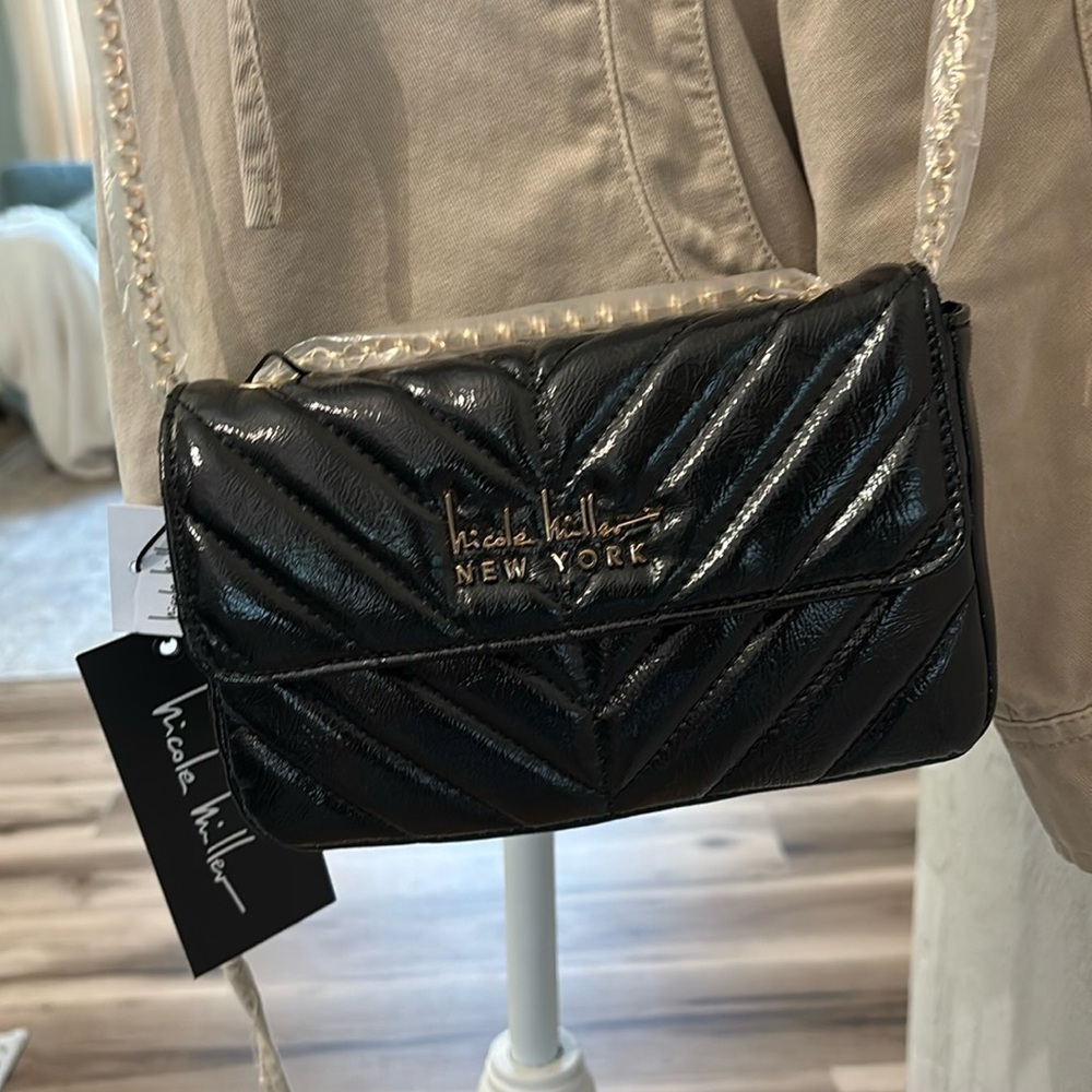 Nicole Miller New York NWT gold light chain